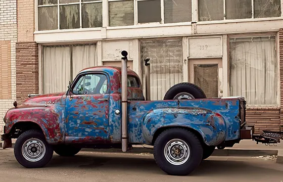 Old SUV in blue color highlighting the demand for cash for junk SUVs in the local area.